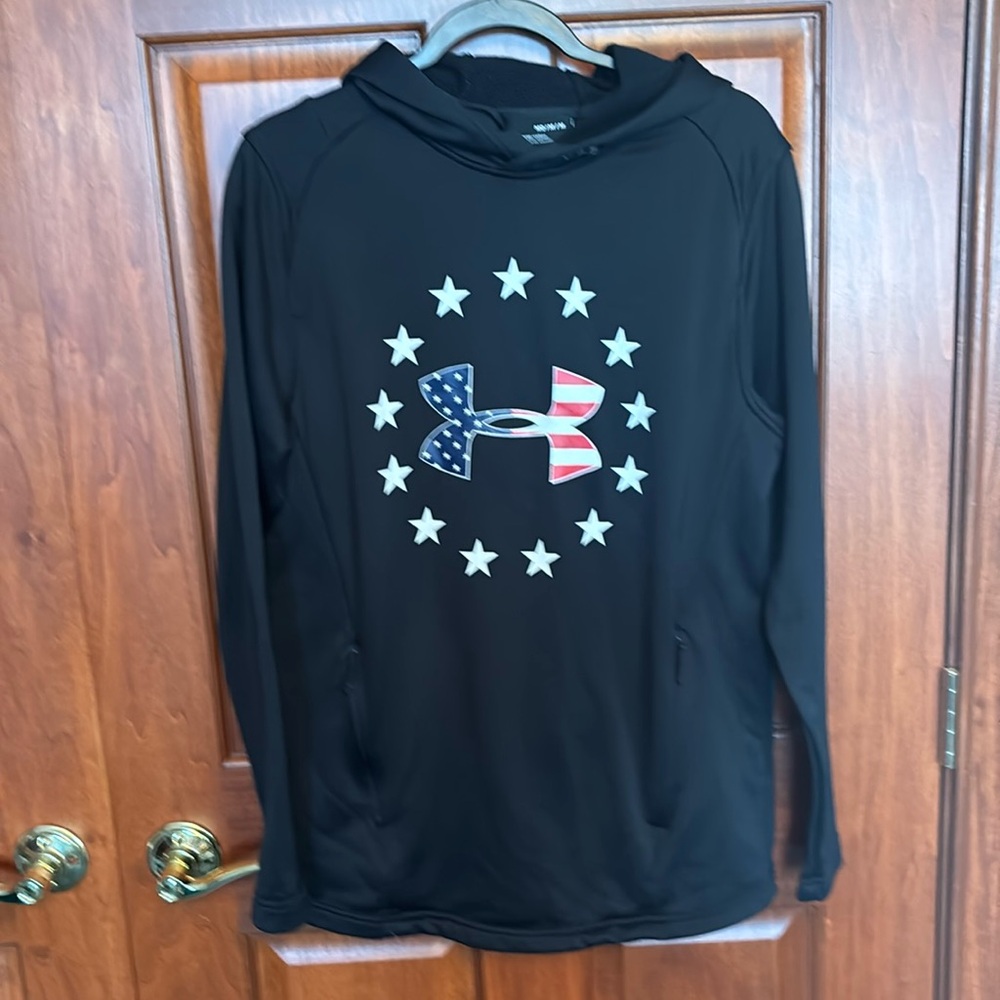 Under Armour fitted black hoodie, size M